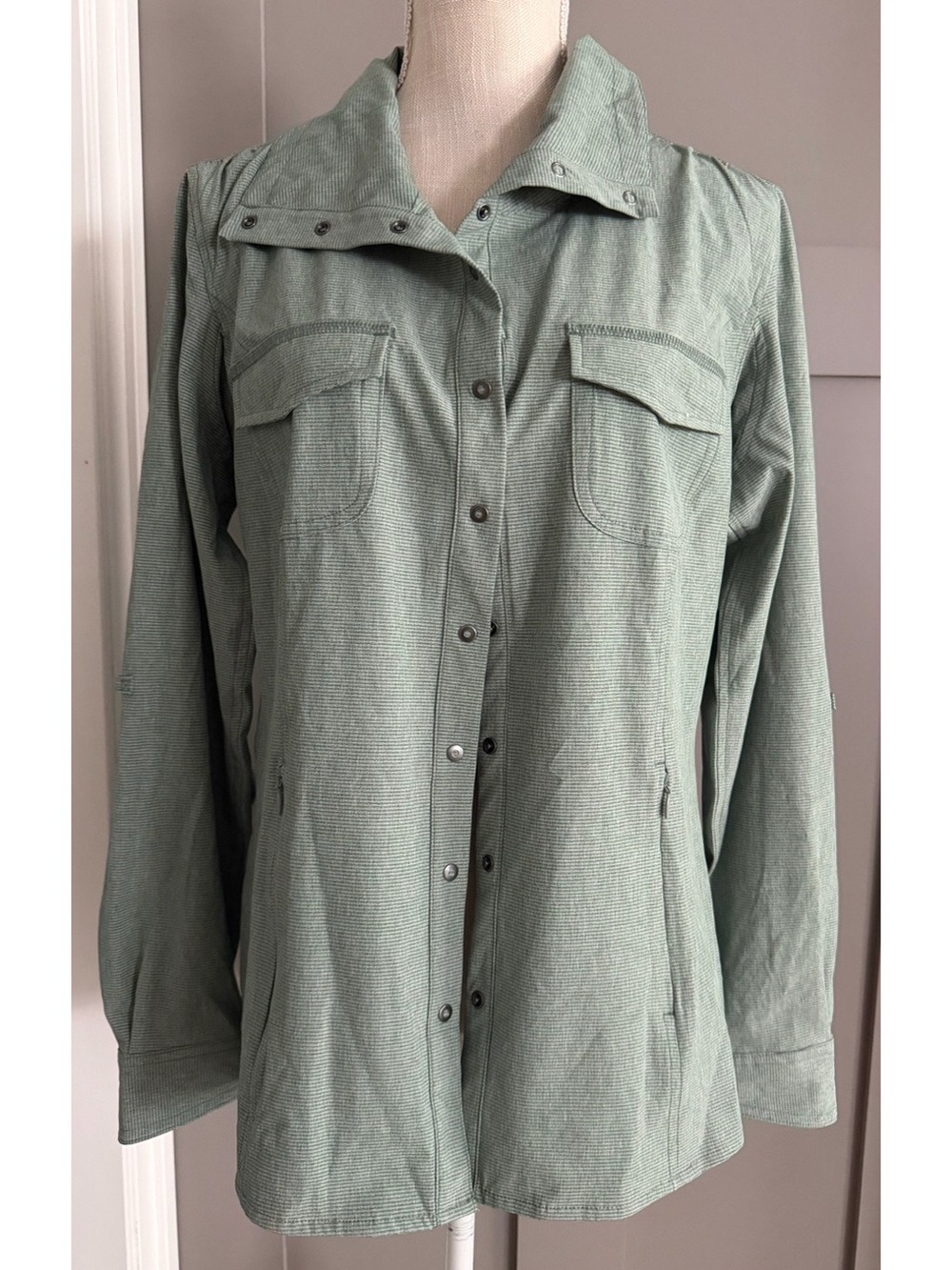 Duluth Trading Women’s Sol Survivor Shirt Jac M Sage Green UPF 50 NWT